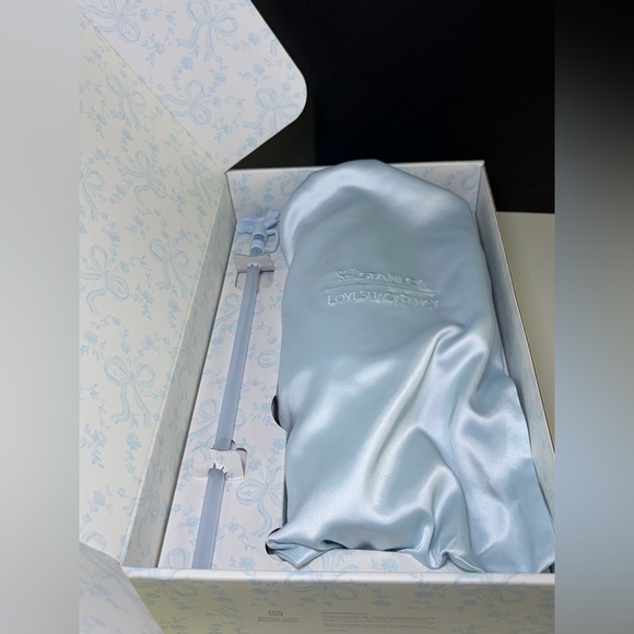 Stanley x LoveShackFancy Coquette Bow Winter Ice 40oz Quencher BNIB - Picture 9 of 9